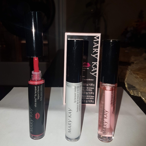 🌺 Ultra Stay Mary Kay Lip lacquer - Picture 3 of 3